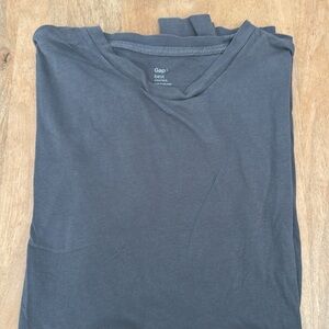 Men’s Gap BEST long sleeve tee.